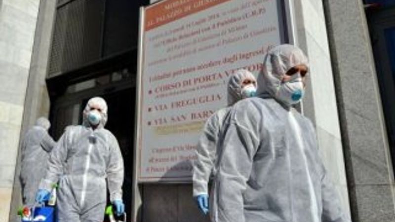 İtalya'da tüm ticari faaliyetler durduruldu