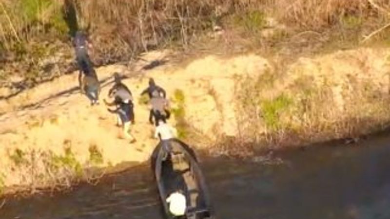 Mülteciler, botla Yunanistan'a geçtiler