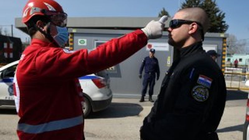 Yunanistan tüm plaj ve kayak merkezlerini kapatıyor