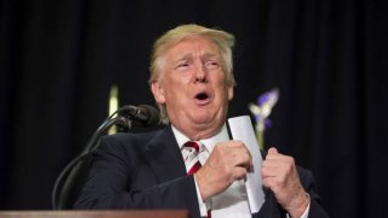 Trump koronavirüs yüzünden paniğe kapıldı