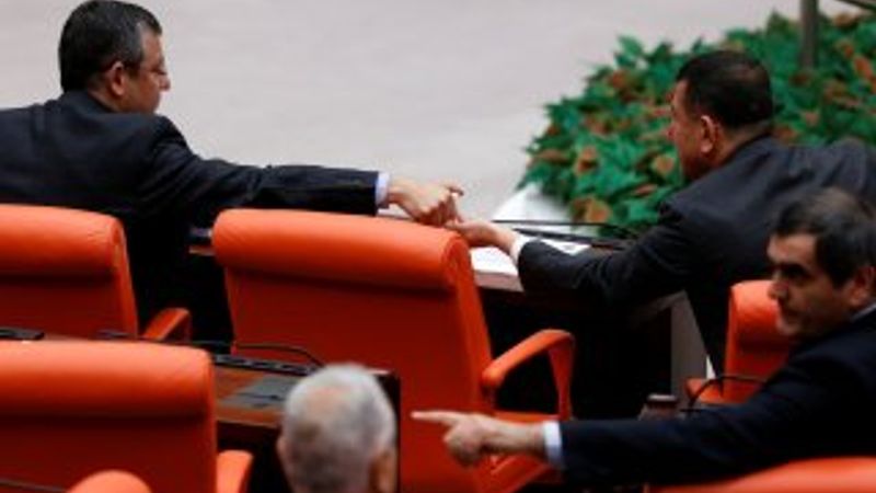 TBMM'de milletvekillerinin koronavirüs önlemi