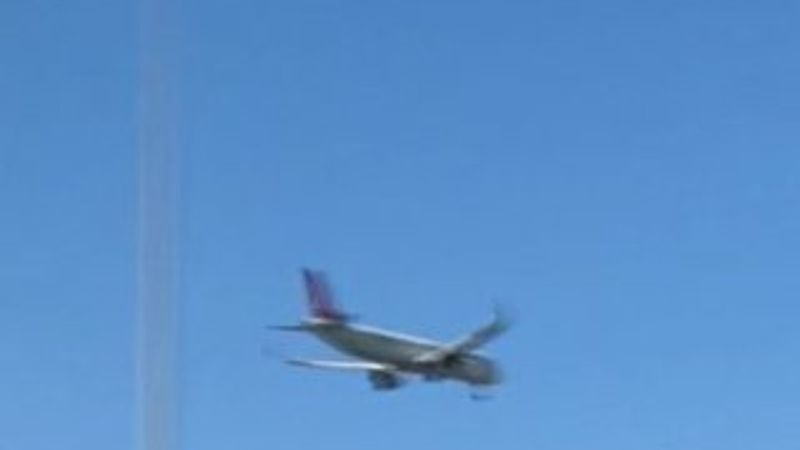 Avrupa'daki Türkleri taşıyan ilk uçak iniş yaptı