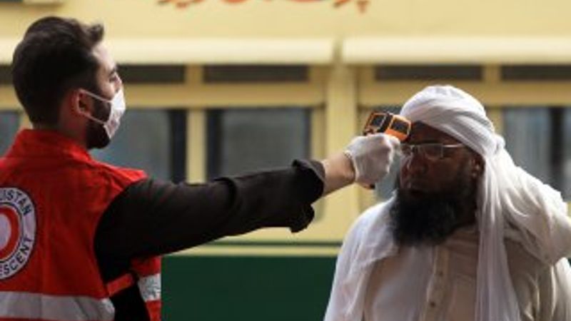 Pakistan'da koronavirüs önlemleri artırıldı