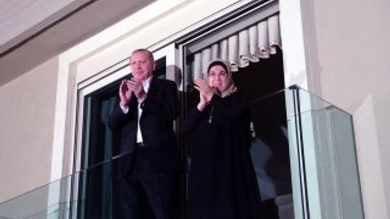 Cumhurbaşkanı Erdoğan ve eşinden sağlık çalışanlarına destek