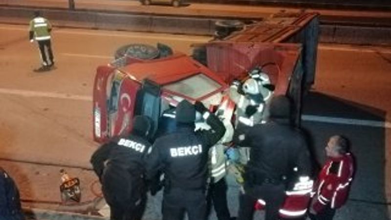 İstanbul'da otomobil, kamyonete arkadan çarptı: 2 yaralı