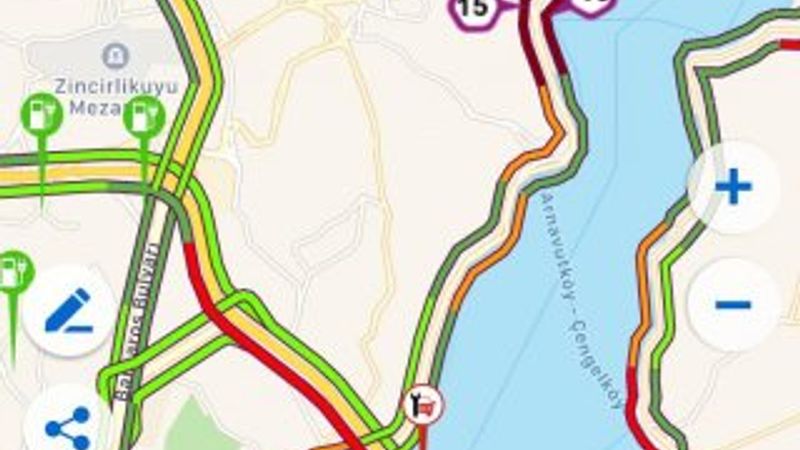 'Evde Kal' çağrılarına rağmen İstanbullular sahillere koştu