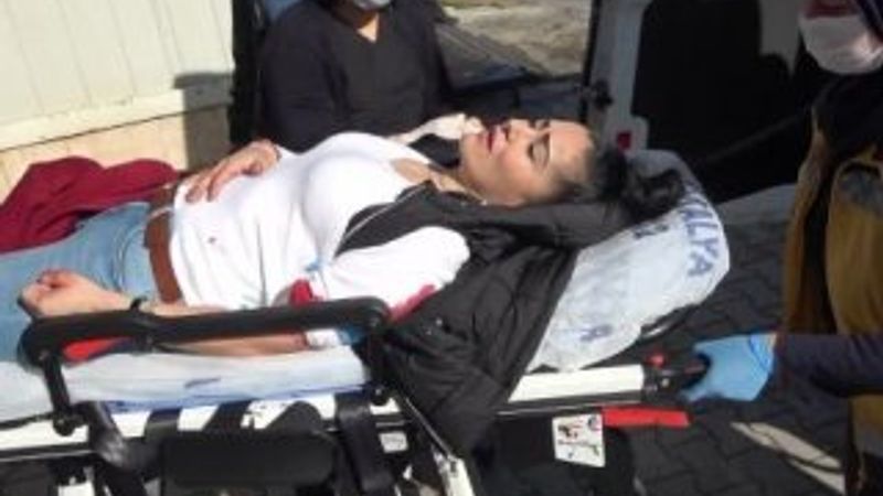 Antalya'da bir kişi boşandığı eşini takip edip, vurdu