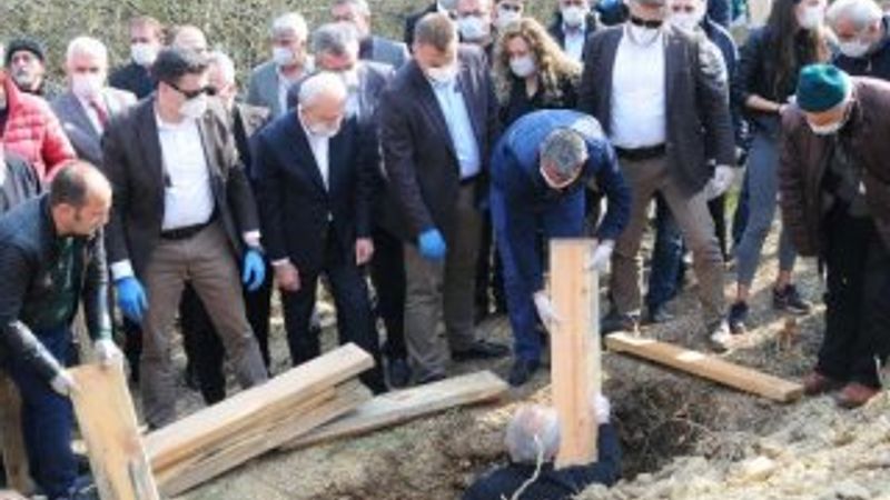 Kemal Kılıçdaroğlu kız kardeşini toprağa verdi