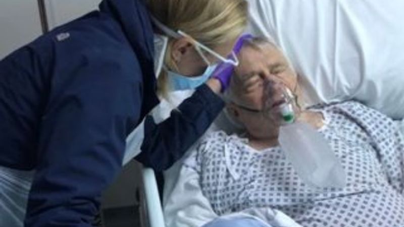 Sophia Myles: Babamı koronavirüsten öldü