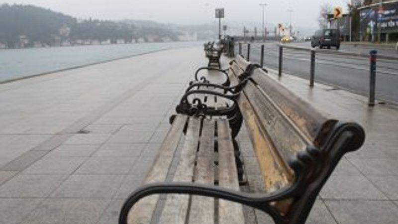 Soğuk hava İstanbulluyu etkiledi, Bebek sahili boş kaldı