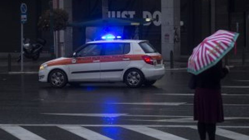 Yunanistan'da sokağa çıkma yasağı başladı