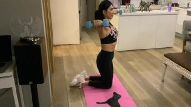 Hande Yener'in koronavirüs önlemleri