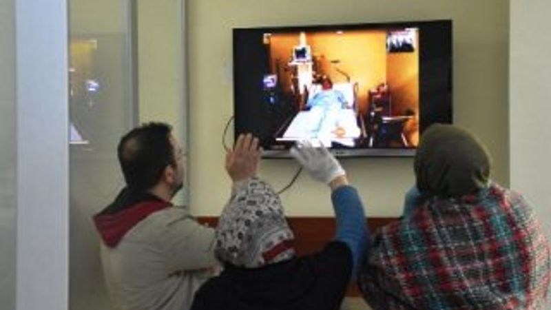 Koronavirüs nedeniyle hastalarla görüntülü görüşme