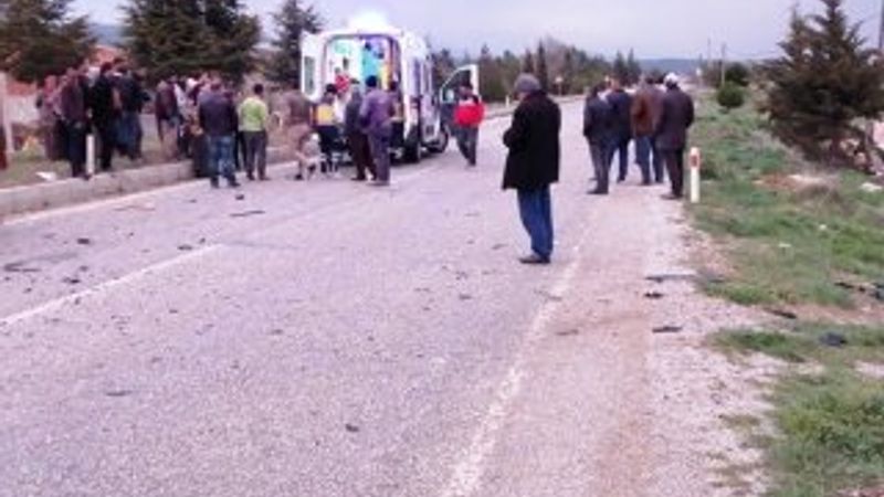 Denizli'de trafik kazasında 2 sürücü yaralandı