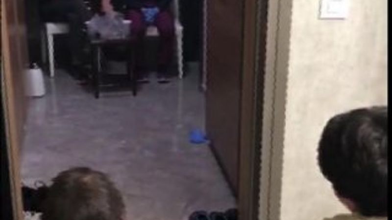 Doktor çift çocuklarıyla teması kesti