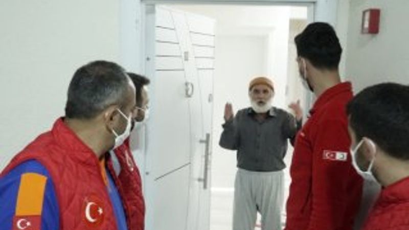 Sokağa çıkamayan Mehmet Amca'nın büryan siparişi