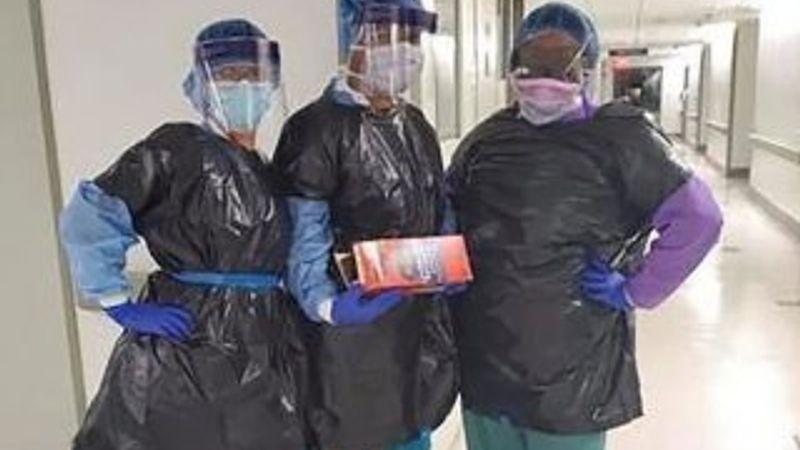 ABD ve İngiltere'de hemşireler, çöp poşetlerinden önlük giyiyor