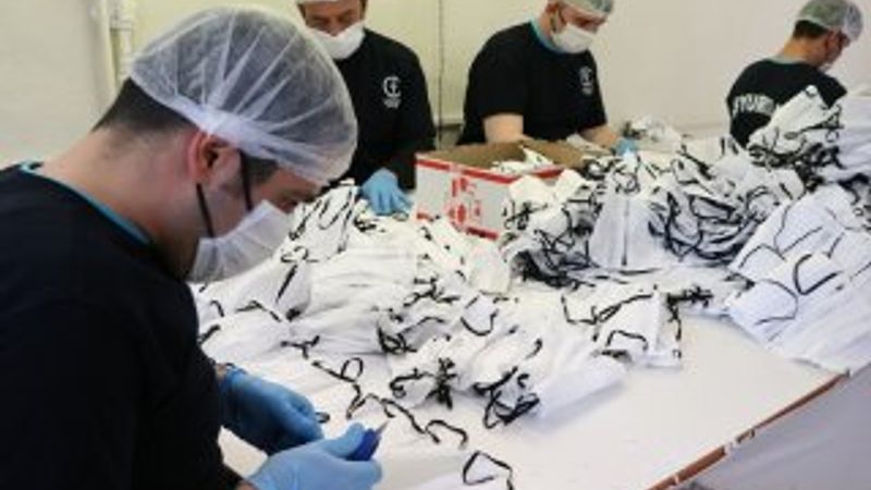 Niğde'de mahkumlar günlük 20 bin maske üretiyor