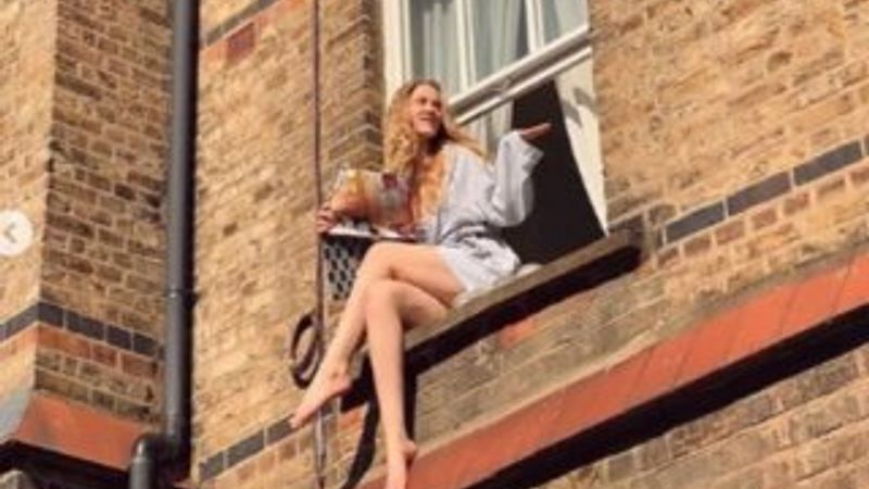 Serel Yereli, geceliği ile cama çıktı