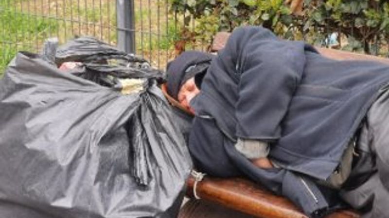 İstanbul sokaklarında evsizlerin koronavirüs tedirginliği