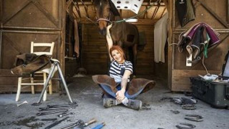 At sevgisi ağır basınca nalbantlığa gönül verdi