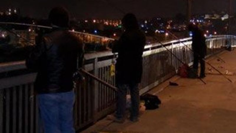 Yasak öncesi balıkçılar son kez Galata Köprüsü'ndeydi