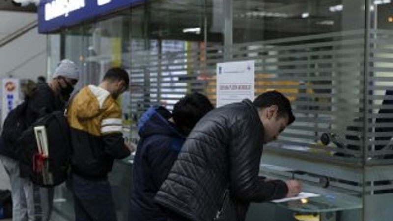 Otobüsle seyahat etmek isteyenler izin kağıdı aldı