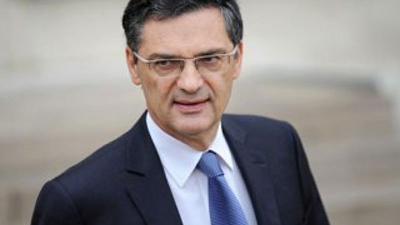 Fransa’da eski bakan, koronavirüsten öldü