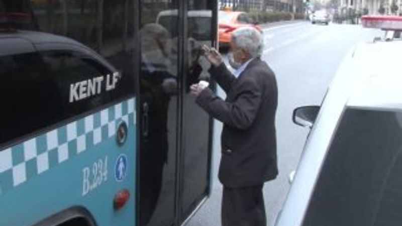İstanbul'da otobüse binemeyen yaşlı adam sinirlendi