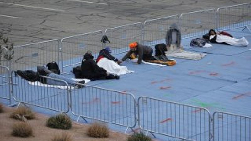 ABD'de evsizler otoparkta karantinaya alındı