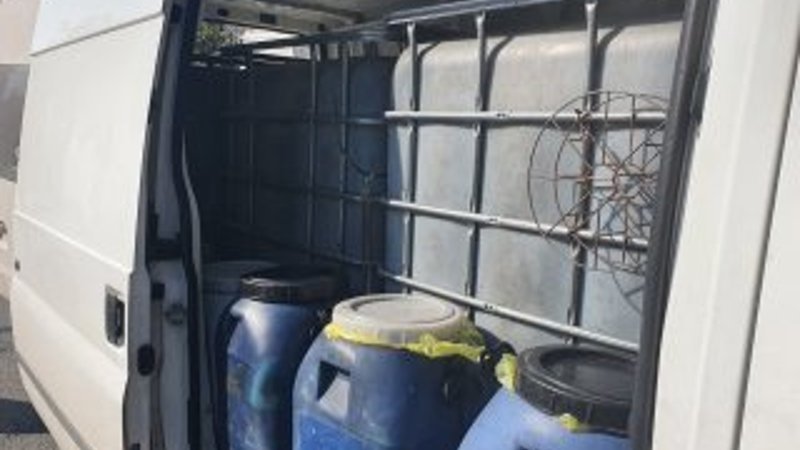 Antalya'da minibüste kaçak akaryakıt ele geçirildi