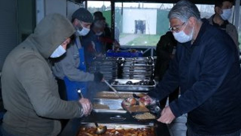 Bursa’da evsizler, virüse karşı korunuyor