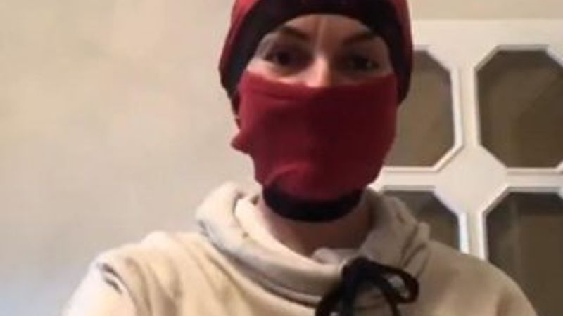 İpek Tanrıyar, erkek boxerından maske yaptı