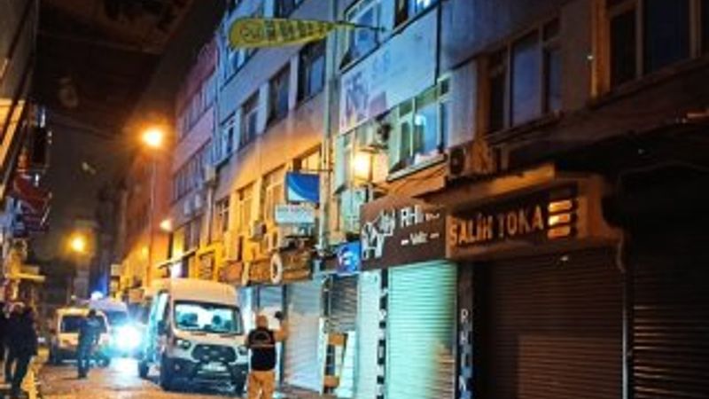 Fatih'te iş hanında yangın: 1 ölü