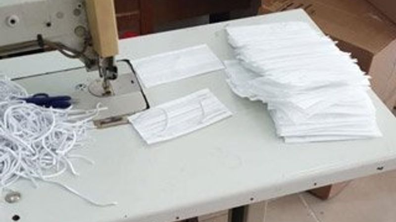 İzmir'de kaçak maske imalathanesine operasyon