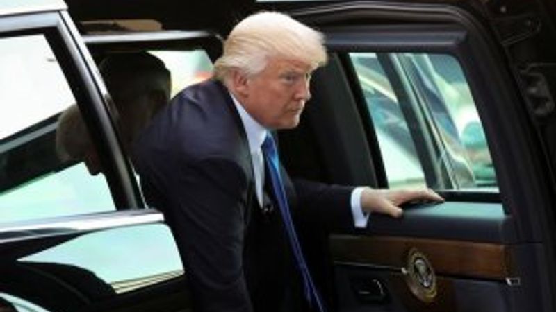 Trump, koronayla boğuşan halkına araba satmaya çalışıyor