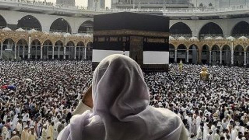 Suudi Arabistan: Hac planlarınızı bir süre erteleyin