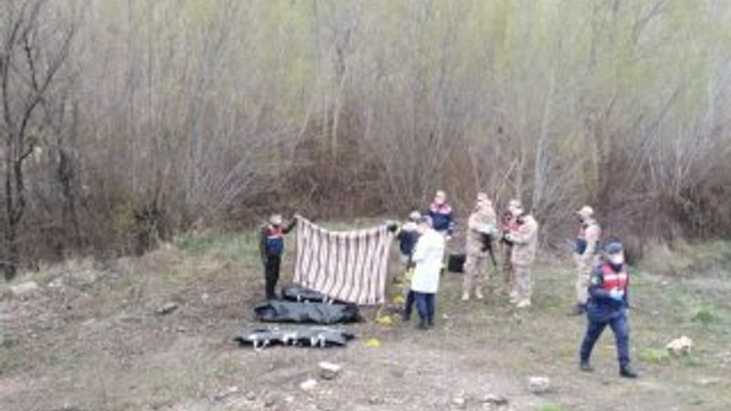 Sivas'ta otomobil dereye uçtu: 4 ölü