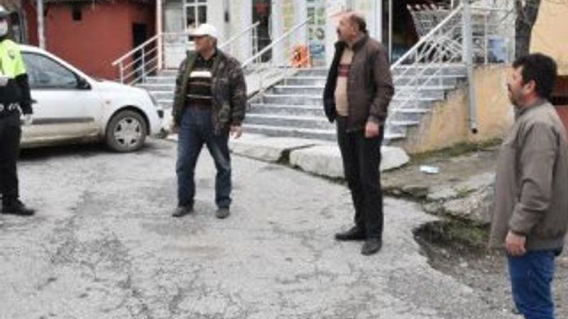 2 ilçede 3’ten fazla kişinin yan yana yürümesi yasaklandı