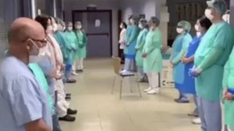 İspanya'da hastanede toplu dua