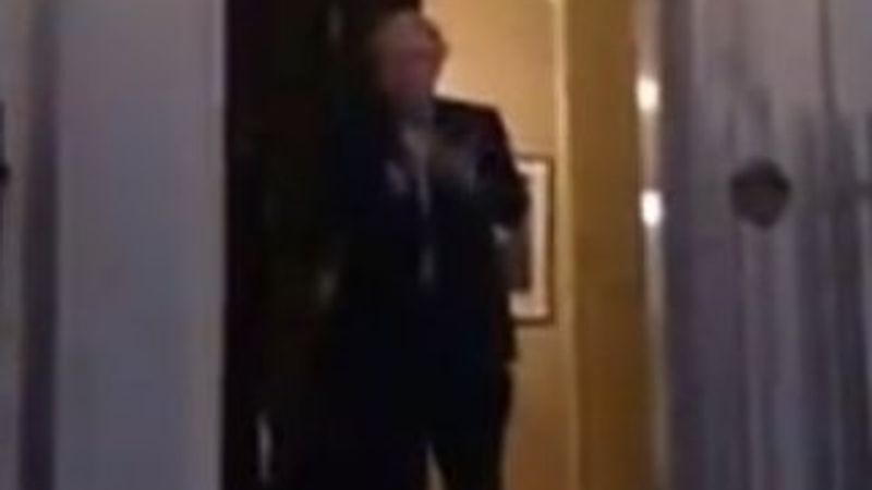 İngiltere Başbakanı kapı önüne çıktı