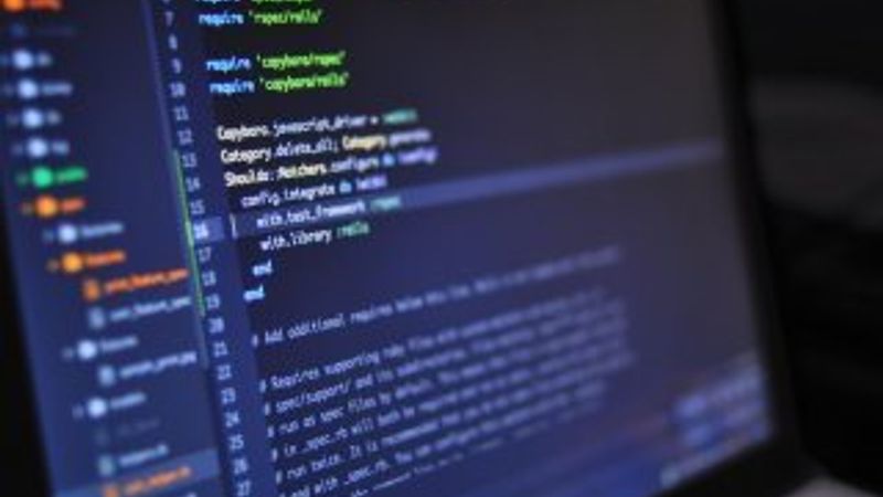 Rusya, akıllı telefon yazılım yasasını erteledi