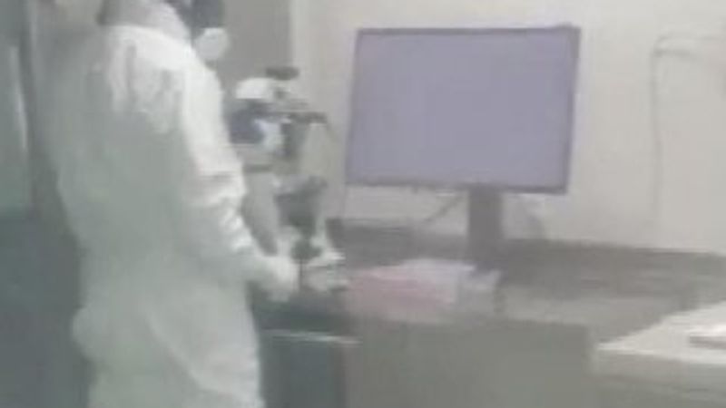 Ercüment Ovalı aşı çalışmasında ilk testi yaptı