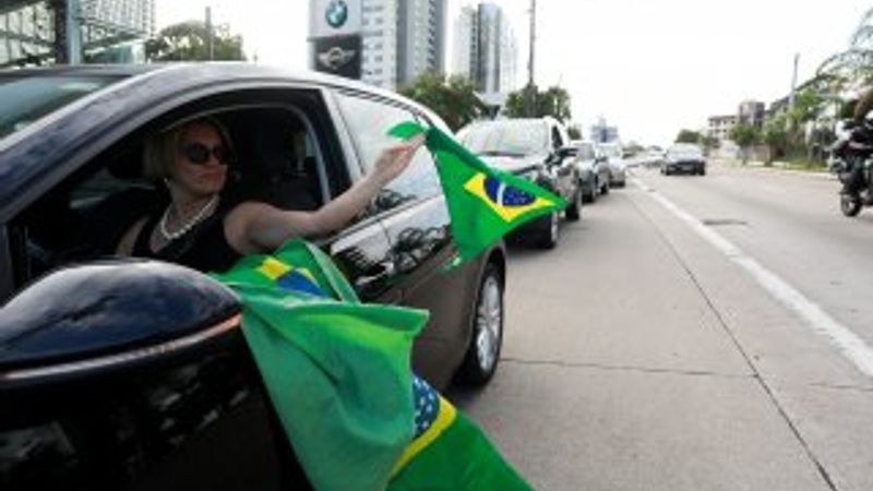 Brezilya'da karantinacı-karantina karşıtı protestoları