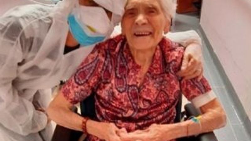 İtalya'da 104 yaşındaki korona hastası kadın iyileşti