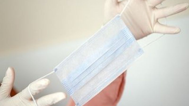 Sağlık kuruluşlarına girişlerde maske zorunluluğu