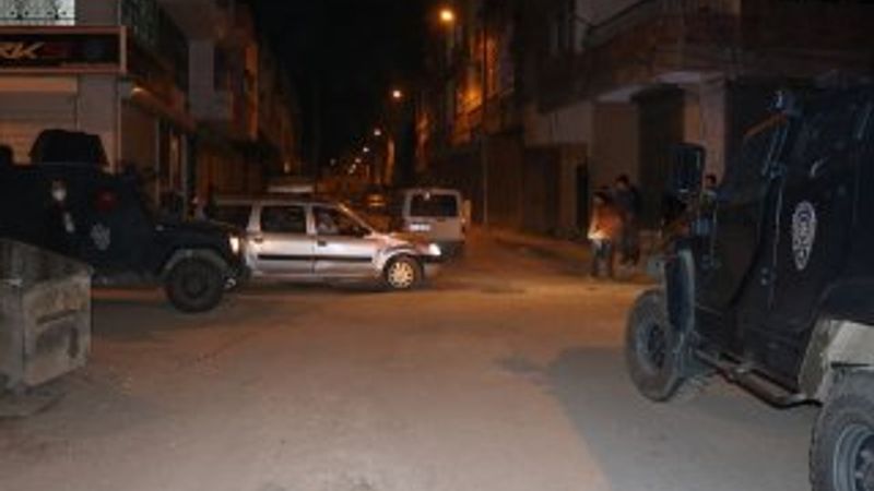 Diyarbakır'da balkona çıkan adam başından vuruldu