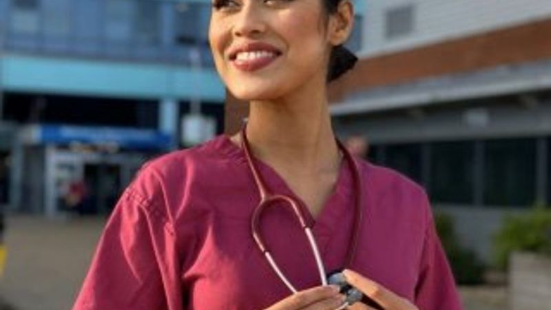 İngiltere güzellik kraliçesi koronavirüs için döndü