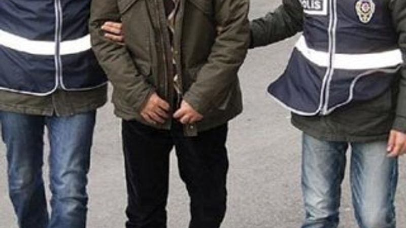 Polis olduklarını söyleyip gasp yaptılar