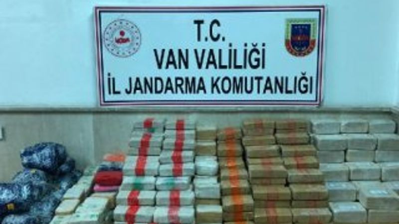 İran sınırında 216 kilo uyuşturucu ele geçirildi